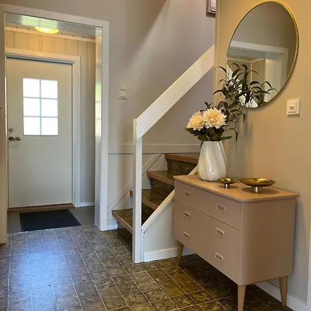 Flo House * 스트륀